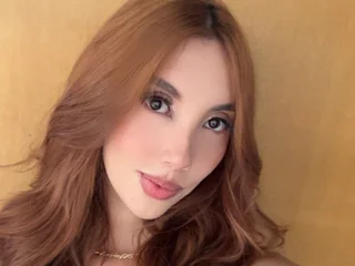 AnaisNinn19 Portuguese speaking webcam model